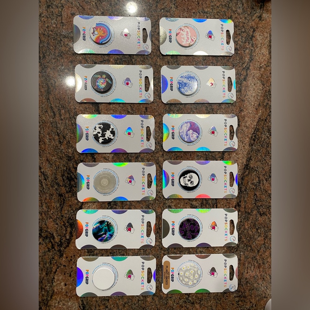 12 PopSockets